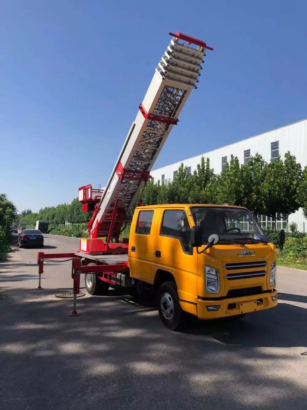 青川附近的云梯车出租服务：轻松解决高空作业需求